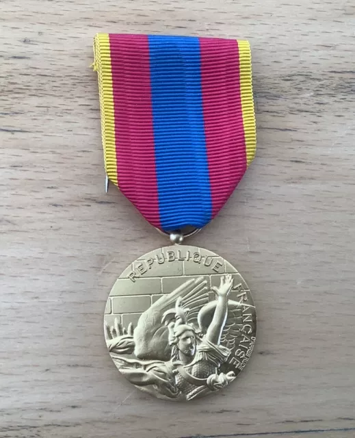 Medaille Defense Nationale Couleur Or Occasion