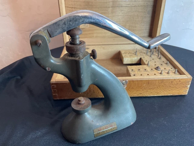 Lot De 17 Tasseaux Horloger – Pour Potence à River Et Chasser, Outillage Suisse