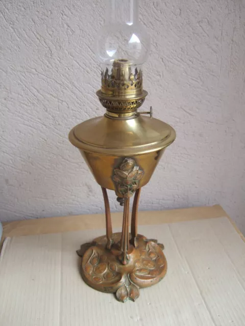 Belle Lampe A Petrole En Bronze Et Laiton Art Nouveau