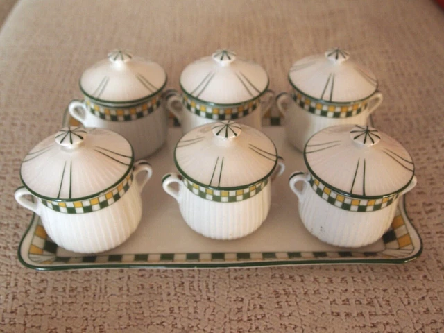 Ensemble de 9 pots à crème et leur plateau en p