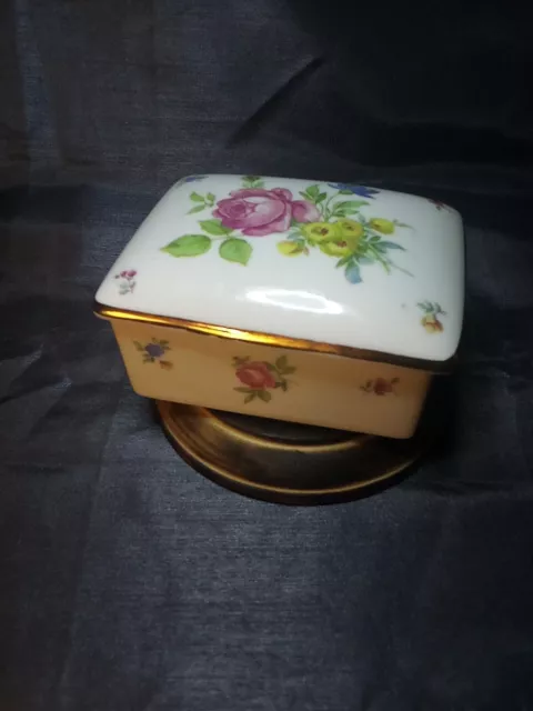 Lovely Mitterteich Bavaria trinket gold rimmed box - Germany (G@21)