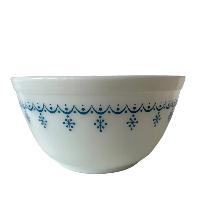 Vtg Pyrex mixing bowl snowflake garland white blue print 401 1.5 Pint small