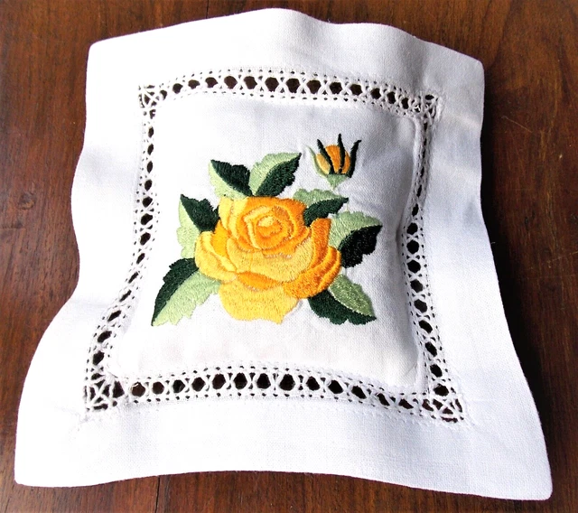 Sachet Coussin Brodé Main Lavande - Initiale N - Blanc écru - Made In France