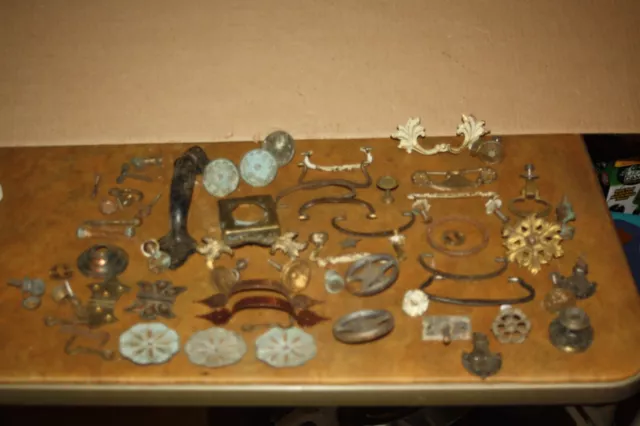 Lot of Antique / Vintage Furniture Hardware Drawer Pulls Handles Knobs ++