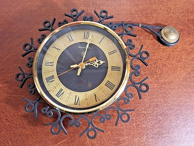 Horloge murale vintage d'époque soviétique en forme de sous-marin