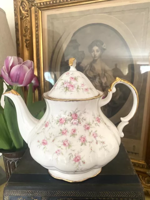 Royal Albert Paragon Victoriana Rose Large teapot