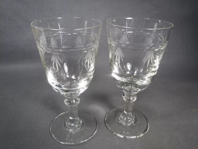 Lot 2 anciens verres à pied de bistrot décor sculpté vintage café années 1950