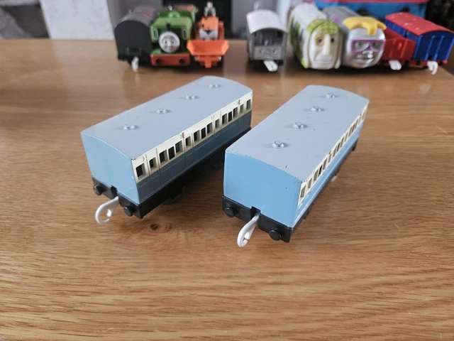 SKARLOEY'S BLUE PASSENGER Coaches Trackmaster Tomy, Thomas & Friends ...