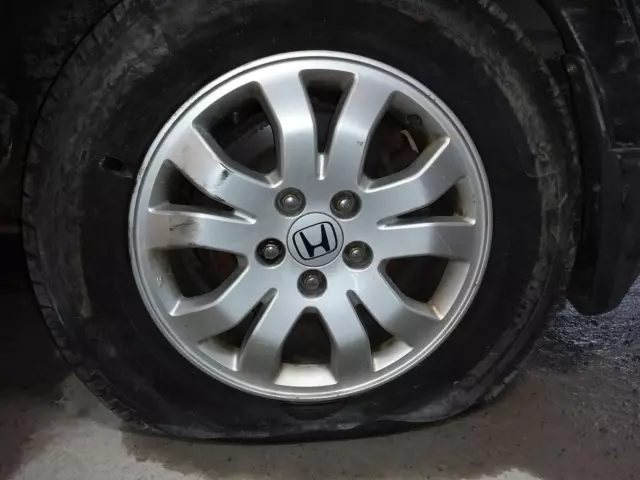 Used Wheel fits: 2005 Honda Cr-v 16x6-1/2 alloy 10 spoke Cromodora manufacturer
