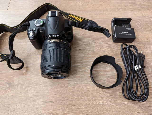 Lot appareil photo reflex Nikon D3000 + obj. AF-S 18-105mm + flash Godox V860 II