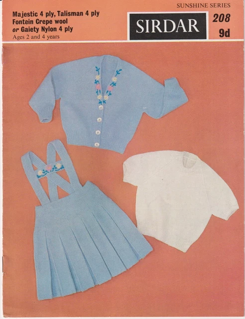 Original Vintage Sirdar Sunshine Strickmuster 208 - Bestickter Anzug für Mädchen