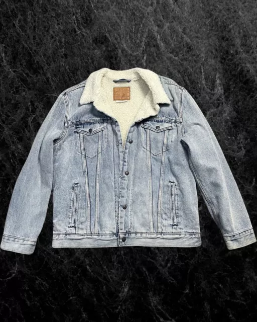 Levi’s VTG Denim Light Wash Sherpa Trucker Jacket Men’s Size X-Large Preowned