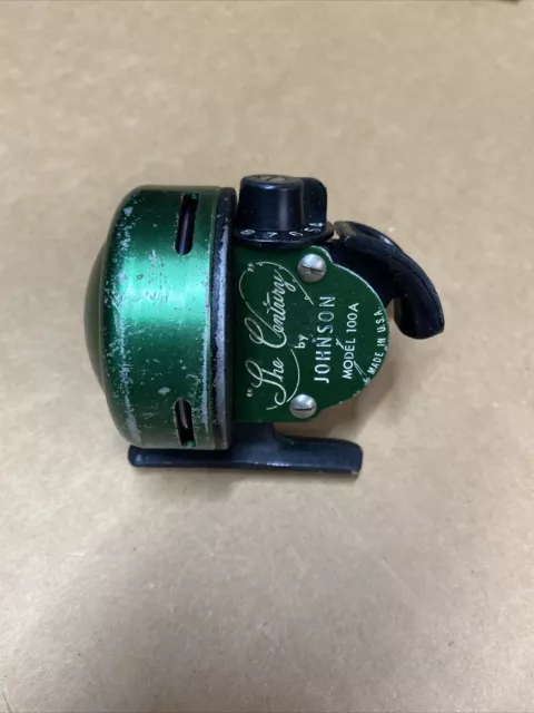 Vintage Johnson Spincast Fishing Reel Rare Gull Model 122 Closed Face Auto  Thumb