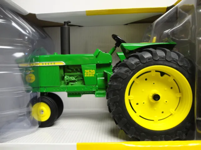 Ertl JOHN DEERE 2520 Tractor GREEN 1:16 Die-Cast Metal NATIONAL FFA Org