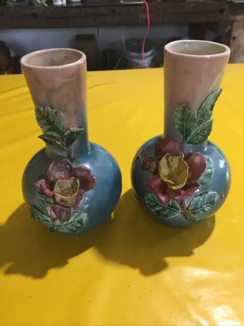 Paire De Vases En Barbotine