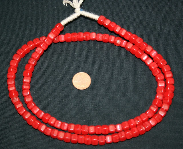 Böhmische Glasperlen Strang 64 cm rot opak Würfel Quadrat 7,5 mm