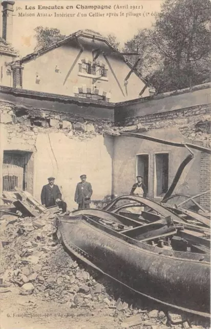 Cpa 51 The Champagne Riots Ay 1911 Ayala House Interior Of A Cellier Apre