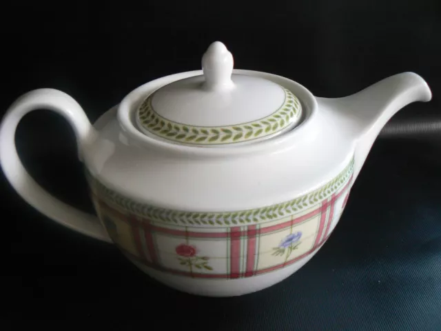 WEDGWOOD HOME  Rosebud Teapot Fine Pocelain 1.3/4 Pint