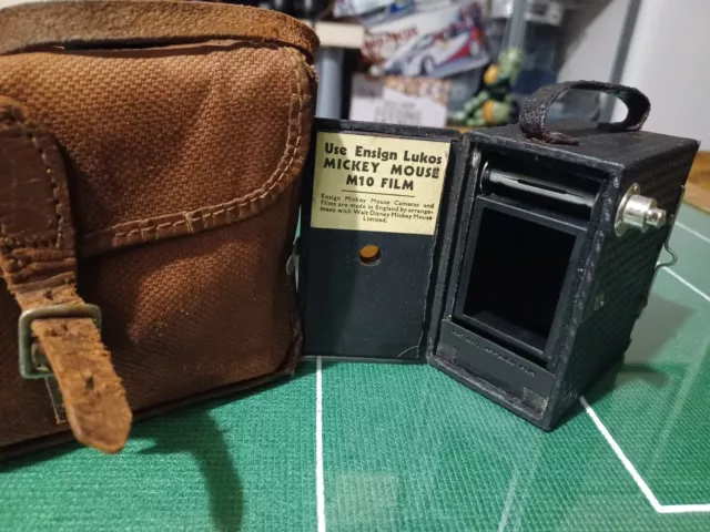 Vintage 1940er Jahre Fähnrich Mickey Maus Kamera plus Tasche Etui Box Brownie 2