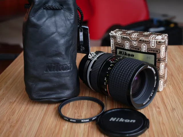 Nikon Nikkor 3,5/35-70 AiS inkl. HN-22, Filter und Beutel -  TOP  (Zubehörpaket)