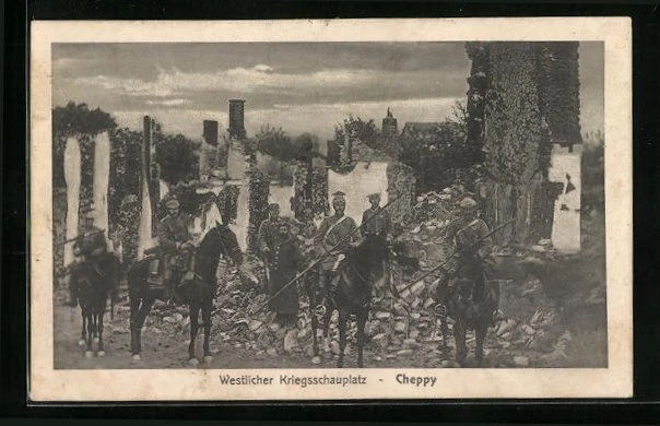 CPA Cheppy, Ulanen vor des maisons en ruines