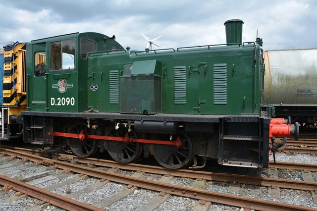 CLASS D2090 IN green at shildon £1.00 - PicClick UK