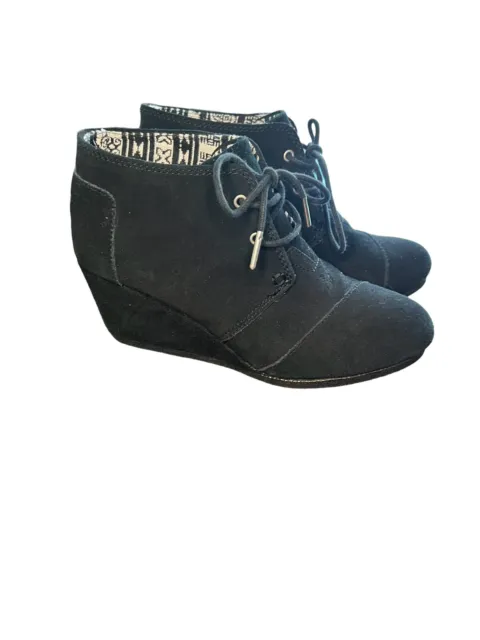 TOMS Desert Wedge Ankle Boots Women’s Size 7.5 Booties Black Suede Lace Up-GUC