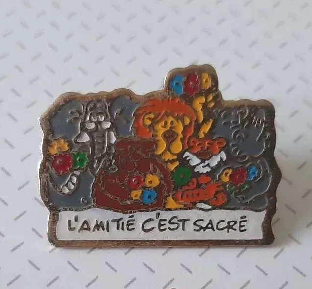 Tres Beau Pin's L'amitié C'est Sacré - Animaux Faune Tigre Lion - Pin Tres Rare