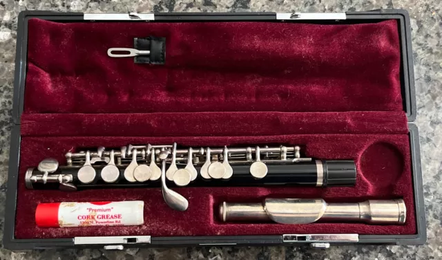 Yamaha Piccolo with hard case for flute player beginner student