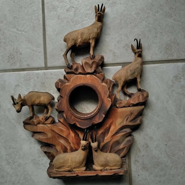 Support de pendulette en bois avec chamois ou isards