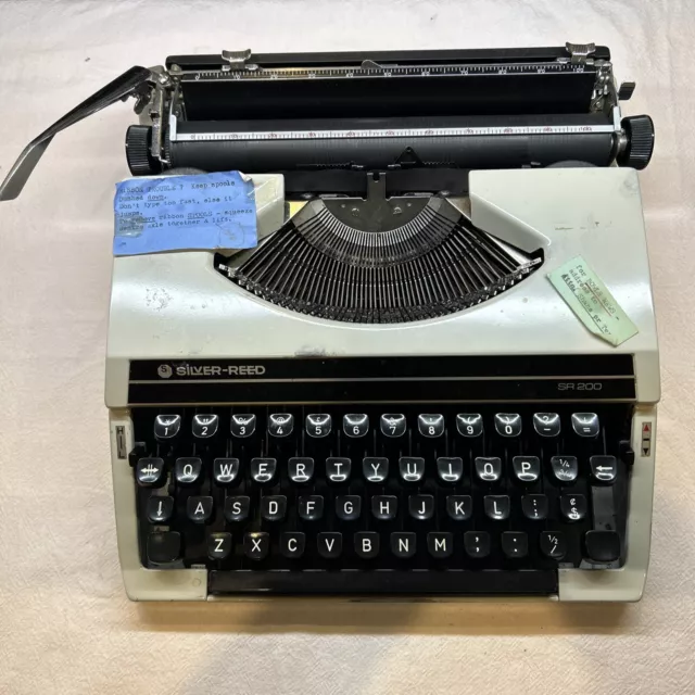 Silver Reed SR200 Typewriter with Cover