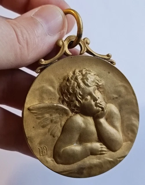 Médaille de berceau ange penché sur berceau
