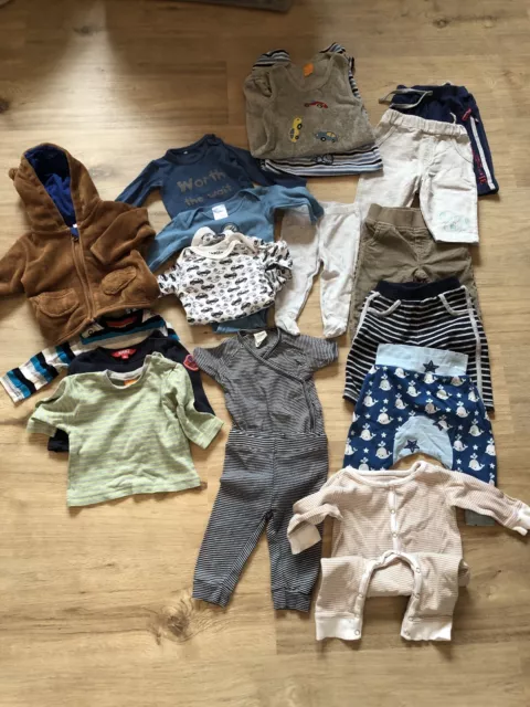 Großes Bekleidungspaket Baby Junge Größe 62/68 Top