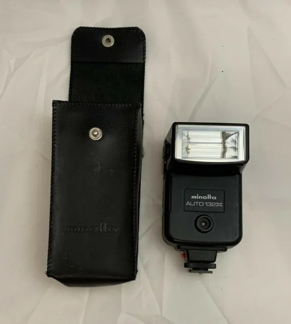 Vintage Minolta Auto 132X Flash Flashlight with Case