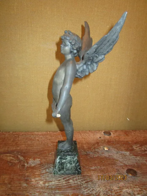 Statue ancienne VICI Cupidon par Auguste Moreau en régule sur socle en marbre