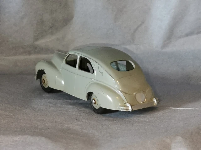 DINKY TOYS France 24 R Peugeot 203 gris souris d'origine toit cadrillé /ech 1/43 3