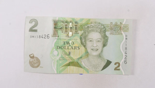 CrazieM World Bank Note - 2007-2011 Fiji 2 Dollars - Collection Lot m695
