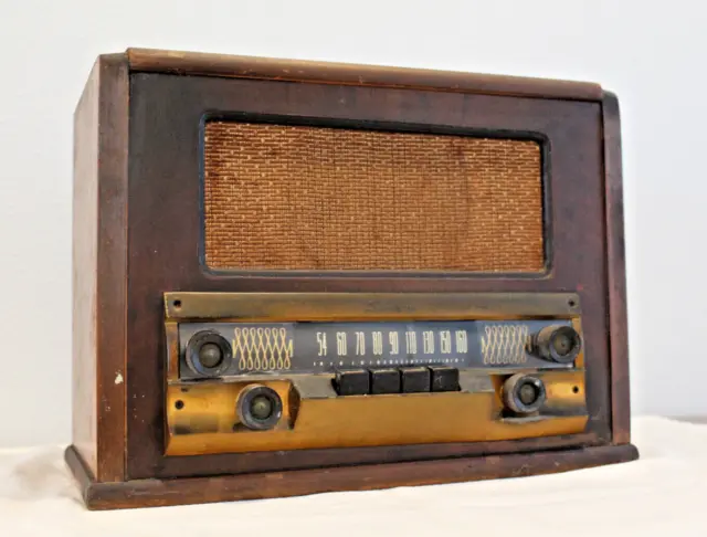 Silvertone Model 8052 AM 6 Tube Radio Wood Push button TableTop - 1949