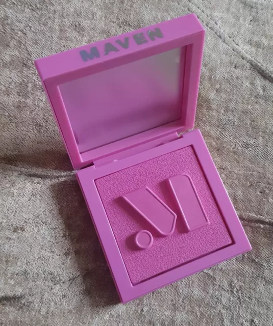 Maven Beauty (Fashion Nova) Blush in polvere all'ombra peluche nuovissimo e in scatola