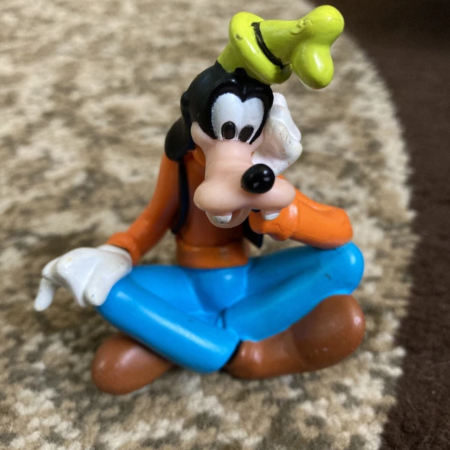 WALT DISNEY GOOFY Thinking While Sitting 3" Plastic PVC Figure 3.99