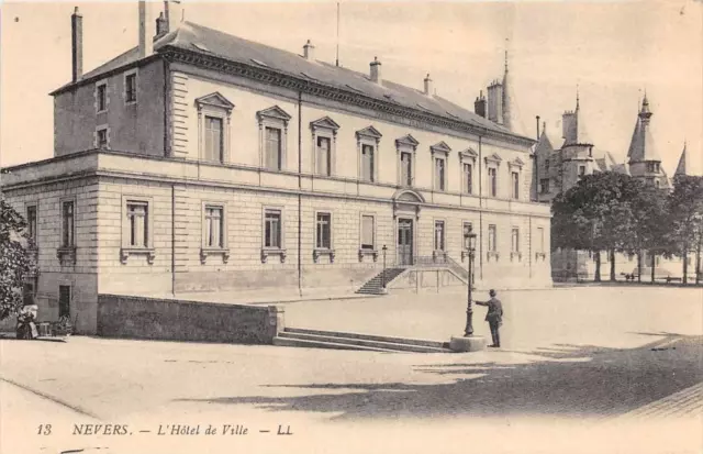 Cpa 58 Nevers L'hotel De Ville