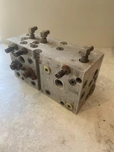 Parte Creduta Fuori Da Una Grande Macchina Per Fusione A Caldo Nordson Stock K3791
