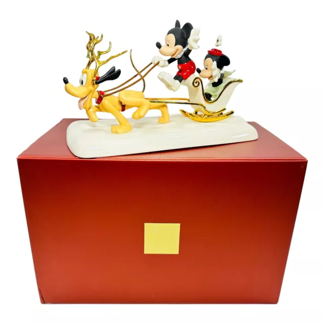 Lenox Disney Showcase Collection Mickey's Snowy Romance Christmas Figurine W BOX