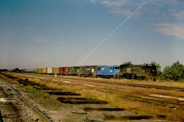 PENN CENTRAL 2746 pc action photo slide _ Chicago 1976 dupe?