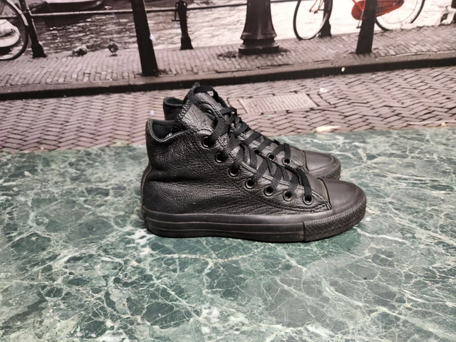 Black leather online converse size 4