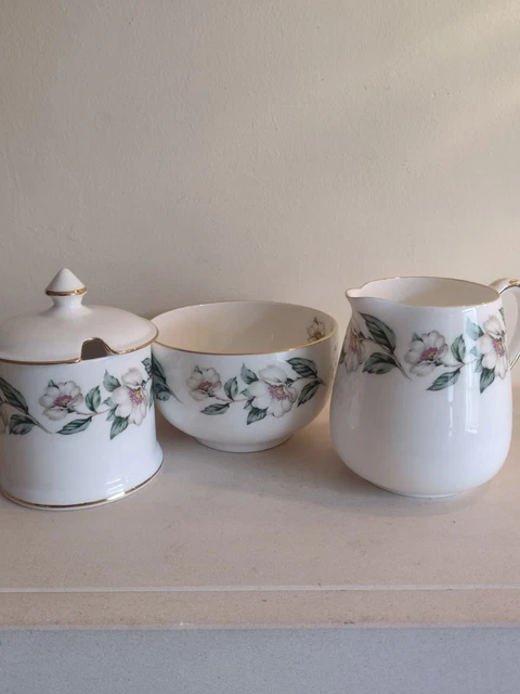 Vintage Crown Staffordshire ""Wild White Roses"". Deckel Marmeladentopf, Zuckerschale, Kanne