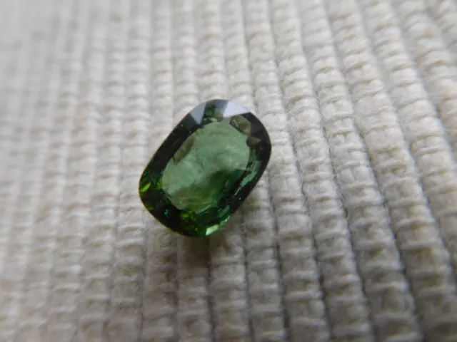 Belle Tourmaline Verte Naturelle De Taille Emeraude  1.36 Carats Cl34