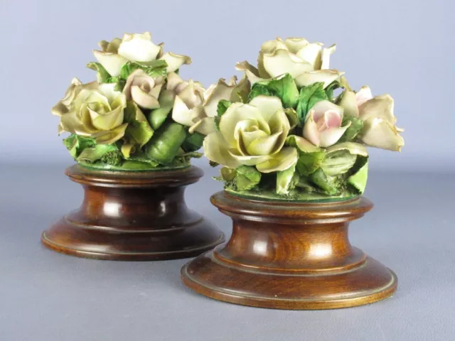 Sculpture Florale Ornements Porcelaine Sur Base Bois Vintage Xx Seconde