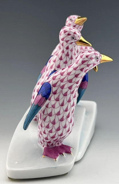 🦋 HEREND BRAND NEW Penguin Group Raspberry Fishnet Figurine ($810 Retail) 2