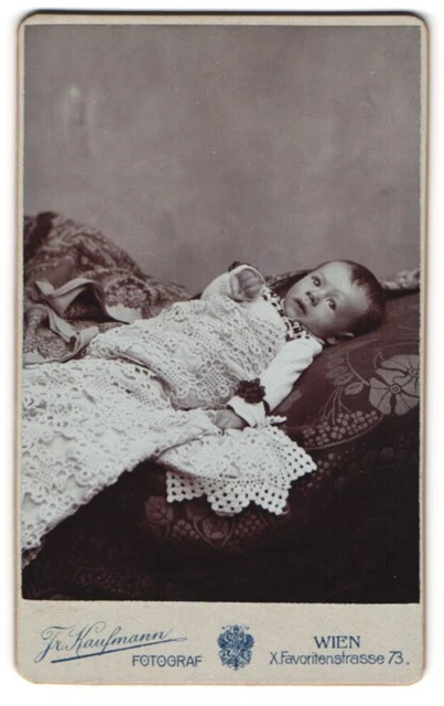 Fotografie Franz Kaufmann, Wien, Favoritenstr. 73, Süßes Kleinkind unter einer